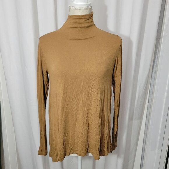 Zara w&b tan blouse - Picture 2 of 8